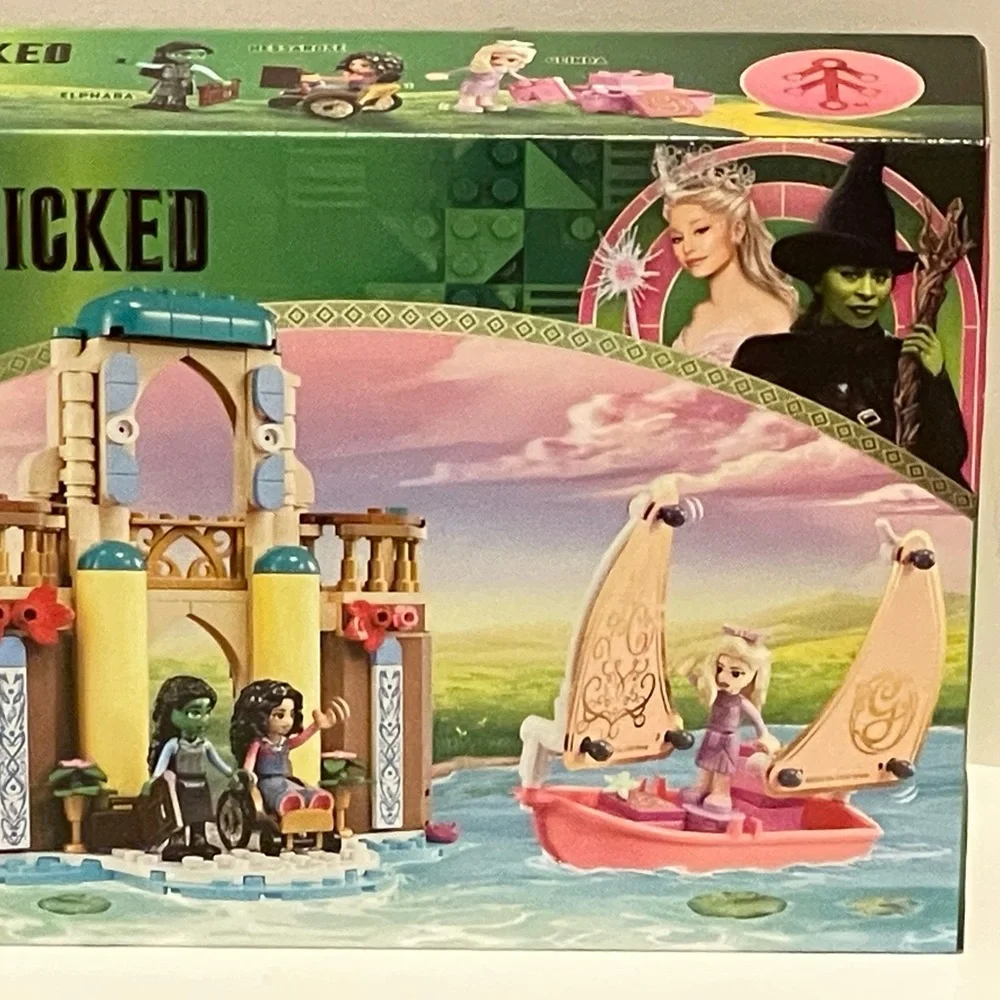 Retired LEGO Wicked set: Glinda, Elphaba & Nessarose at Shiz Uni (75681).